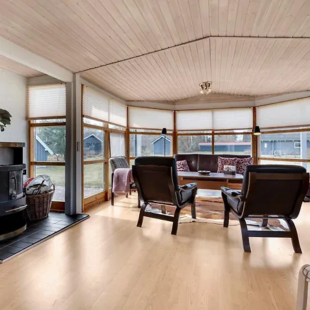 Holiday home Awesome In Knebel With 4 Bedrooms And Internet Glesborg
